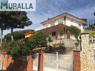 Xalet a Mas Mora-Sant Daniel. Torre en mas mora con piscina. de 5 dormitorios y terraza amplia