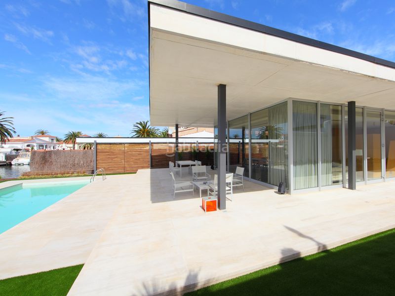 Foto a642e14d-e677-44c2-94f1-335caf411ff6. Casa amb calefacció aparcament piscina a Peni Empuriabrava