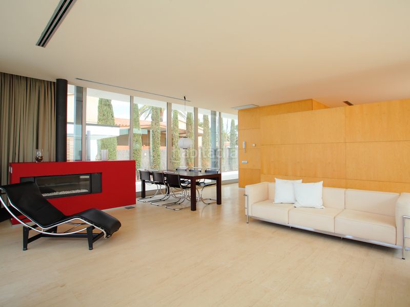 Foto b61d28f1-1ee8-43a5-b21e-2f5143d7b90a. Casa amb calefacció aparcament piscina a Peni Empuriabrava