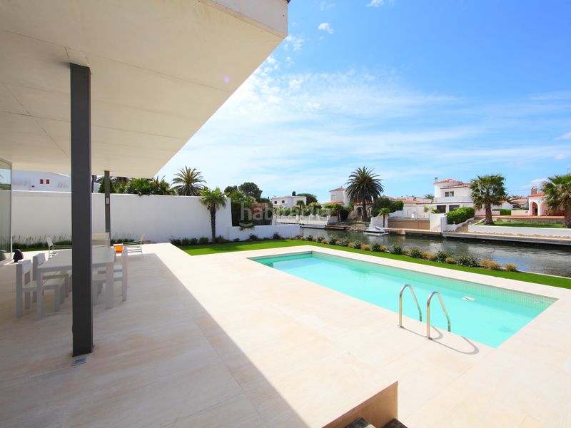 Foto c43341ac-a4f7-4ec9-a0f0-3d60e9e2e3d6. Casa amb calefacció aparcament piscina a Peni Empuriabrava