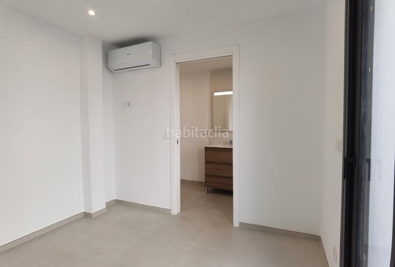 Foto 08f3aa7f-6c25-4cff-ba8b-861cd04fff4d. Casa pareada en carrer Sant Maurici 184 nueva casa adosada moderna con 2 dormitorios y terraza en una ubicación ideal en Empuriabrava