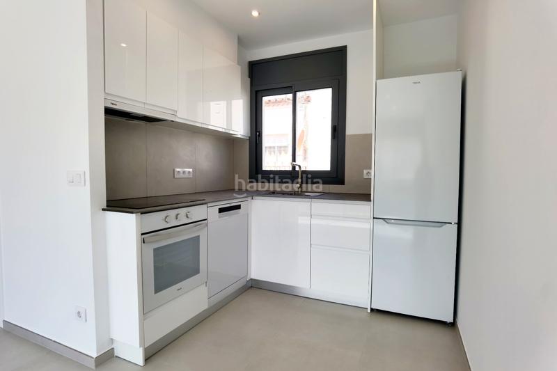 Foto 5e8ec9a1-ff2c-4384-9b20-78a4294e257c. Casa pareada en carrer Sant Maurici 184 nueva casa adosada moderna con 2 dormitorios y terraza en una ubicación ideal en Empuriabrava