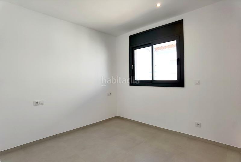 Foto e61ad8e2-74c6-447f-9dcf-b339bf71669c. Casa pareada en carrer Sant Maurici 184 nueva casa adosada moderna con 2 dormitorios y terraza en una ubicación ideal en Empuriabrava