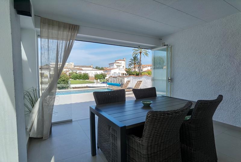 Foto 828b9a70-35e4-43b5-bbb7-a0fd1729c60a. Maison avec cheminée chauffage parking piscine dans Empuriabrava