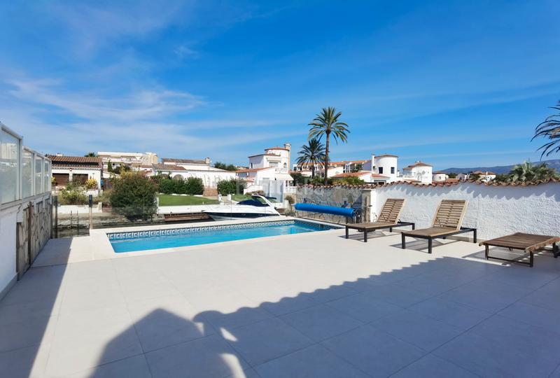 Foto 88bfa65d-41fb-4785-9f2b-694a8ee4e65a. Maison avec cheminée chauffage parking piscine dans Empuriabrava