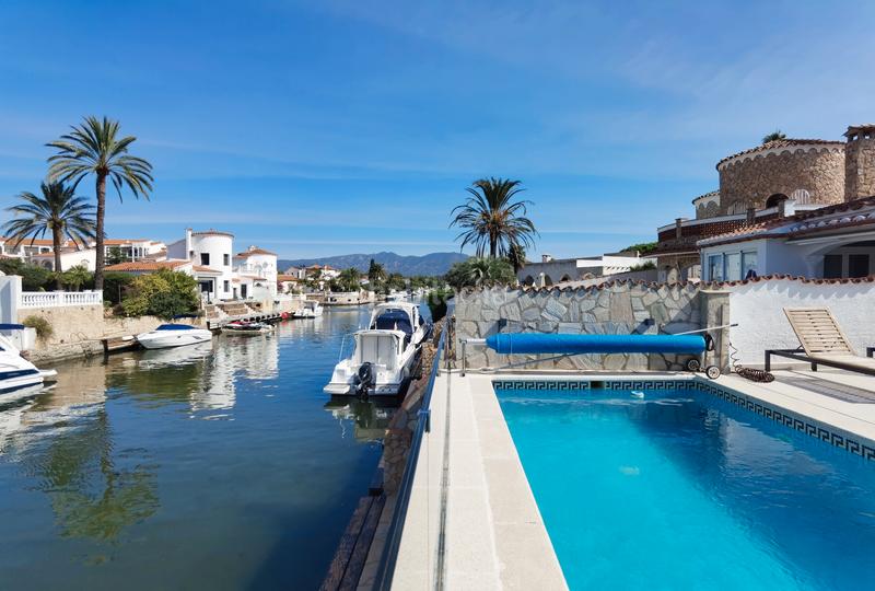 Foto aeabaefc-b9ea-4049-b2c1-8c589cb5465f. Maison avec cheminée chauffage parking piscine dans Empuriabrava