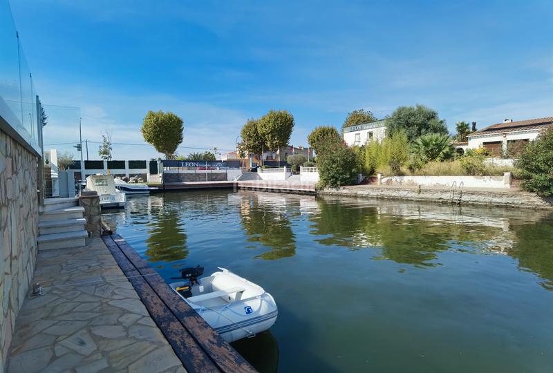 Foto f3818abc-15bf-4505-9743-7e77d4c9d6aa. Maison avec cheminée chauffage parking piscine dans Empuriabrava