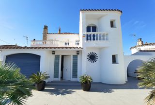 Casa  Carrer francolí. Exclusiva casa completamente renovada con amarre de 12,5 m al ca