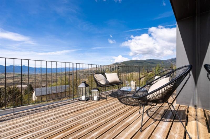 Foto 79c33e5f-f989-4e2e-b840-2ee20b29fadb. Casa adosada en carrer camí vell de Llívia 7 diseño nórdico con vistas panorámicas en Llívia