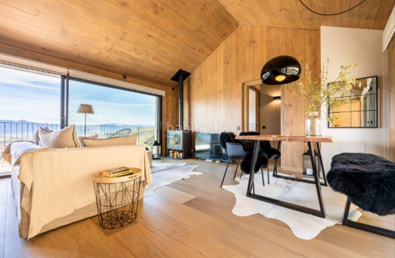 Foto fcd0aa61-c6c2-4e7e-b2fc-e2183d05d743. Casa adosada en carrer camí vell de Llívia 7 diseño nórdico con vistas panorámicas en Llívia