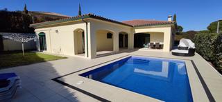 Xalet a Sant Pol. Casa con piscina de una sola planta muy soleada