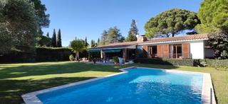 Xalet a Carrer del club de golf 3334. Villa en urb. golf costa brava