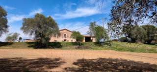 Masia a Carrer teulera 42. Un diamante en bruto. masia única en ubicación excelente, con 60