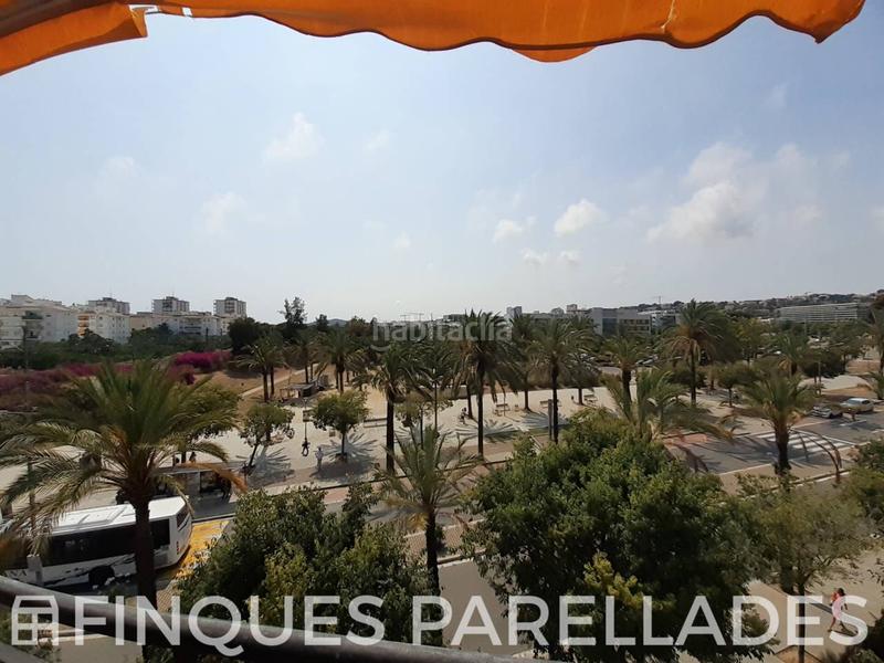 Foto 0d3e6aaa-dd86-4fff-a54d-32ed3ae9d0ff. Piso gran piso luminoso esquinero con ascensor para reformar . zona pueblo seco en Sitges
