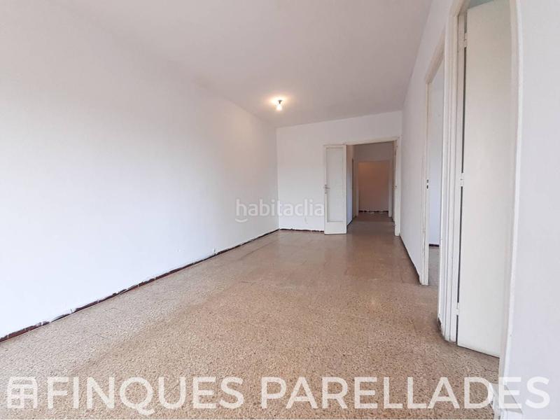 Foto 5d6f7255-d7cf-44c6-94ac-ece23a83a69e. Piso gran piso luminoso esquinero con ascensor para reformar . zona pueblo seco en Sitges