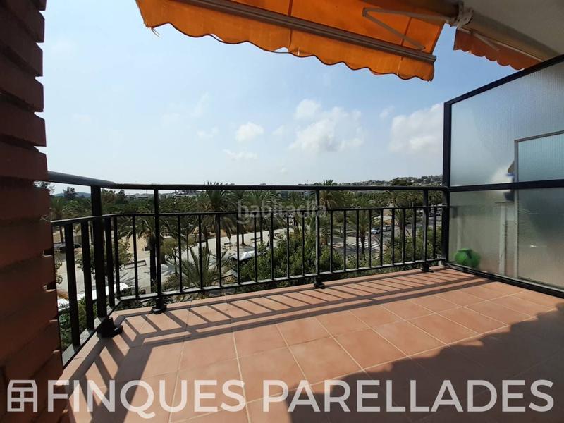 Foto a079a68d-9a55-4474-893e-b7f641fae84c. Piso gran piso luminoso esquinero con ascensor para reformar . zona pueblo seco en Sitges