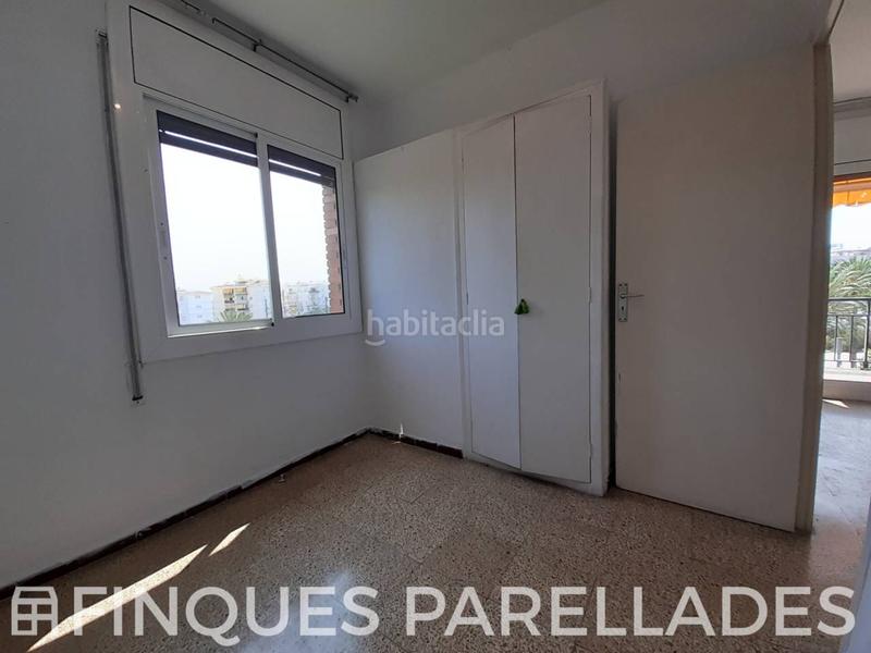 Foto a343976e-6bfb-4d53-920d-4d8034ff8b67. Piso gran piso luminoso esquinero con ascensor para reformar . zona pueblo seco en Sitges