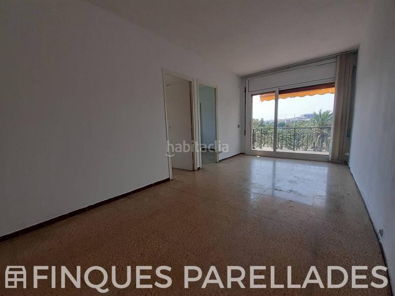 Foto d7748af0-8bf0-457f-bbf0-577739a02120. Piso gran piso luminoso esquinero con ascensor para reformar . zona pueblo seco en Sitges