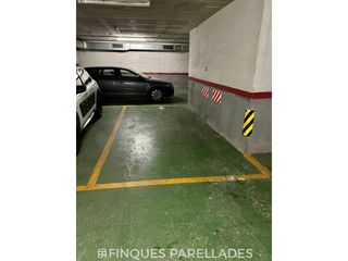 Lloguer Aparcament cotxe a Centre. Plaza de aparcamiento en siges. zona oasis