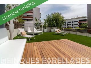 Pis a La Plana. Planta baja con más de 180 m2 de terrazas, piscina comunitaria,