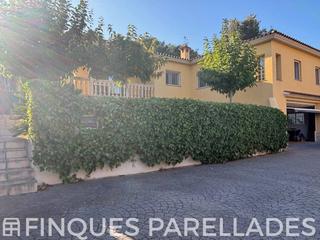 Rent Chalet in Canyelles. Bonita casa en alquiler sin muebles en el pueblo de canyelles.