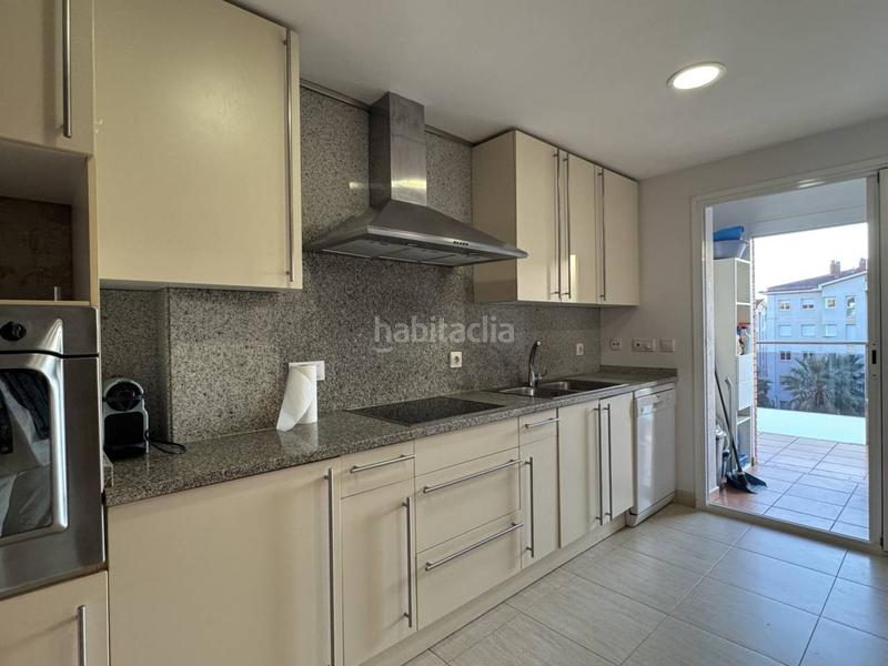 Foto 7d2d669e-669b-4e3a-91b5-8d81366983a2. Location attique avec chauffage parking piscine dans Sitges