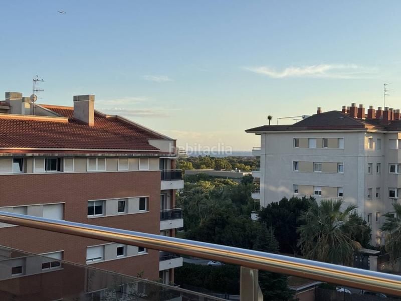 Foto a0fc8d0a-59cd-4376-ba29-485ea0fe2c09. Location attique avec chauffage parking piscine dans Sitges