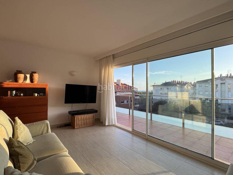 Foto eae1b56a-cbf2-4454-8106-f13bc044a8fe. Location attique avec chauffage parking piscine dans Sitges