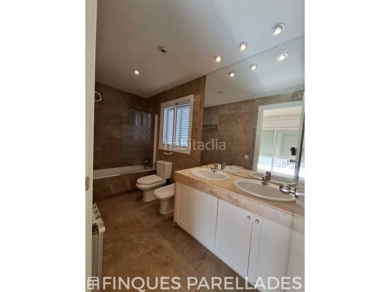 Foto a6e34722-3d84-4749-a3ae-aea11a4bd707. Doppelhaus mit heizung parking in Can Girona - Terramar - Vinyet Sitges