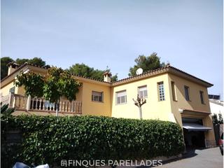 Lloguer Xalet a Canyelles. Bonita casa en alquiler sin muebles en el pueblo de canyelles.