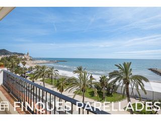 Attique à Centre. Vivienda única en sitges luz, espacio y vistas inigualables al m
