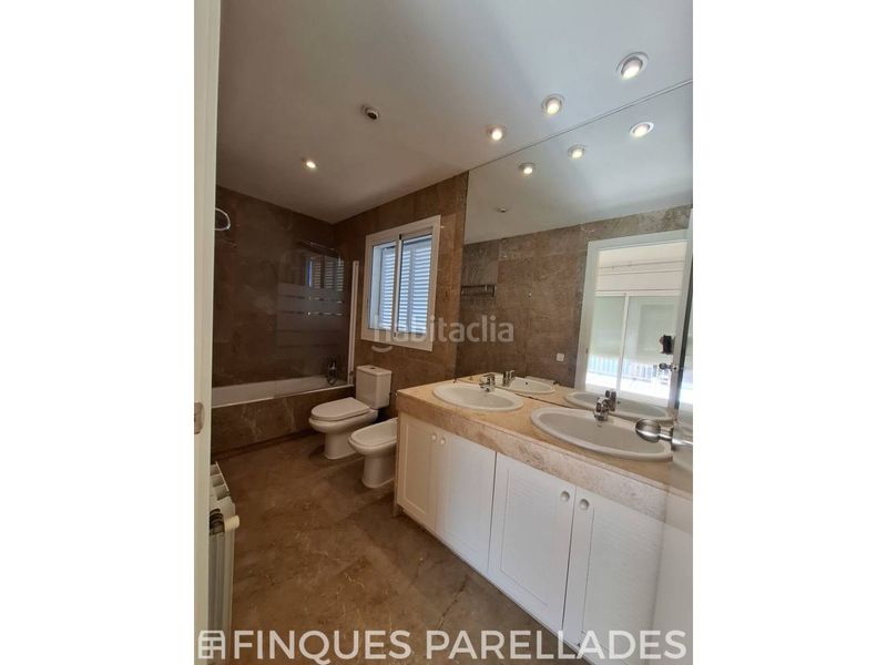 Foto 14080940-42cd-4108-b073-a53a79c9f1d7. Casa aparellada amb calefacció aparcament a Can Girona - Terramar - Vinyet Sitges