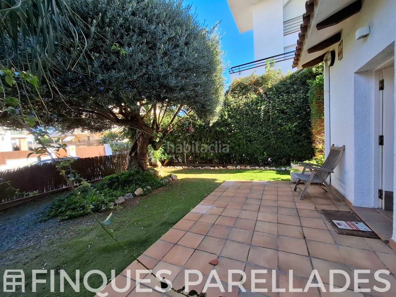 Foto 23386319-7f7d-4e00-a960-34922cbb25b8. Casa aparellada amb calefacció aparcament a Can Girona - Terramar - Vinyet Sitges