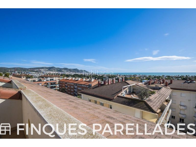 Foto 5a1e2933-a63e-49ea-b94f-6bcbb7ea295b. Àtic amb calefacció aparcament piscina a Can Pei Sitges