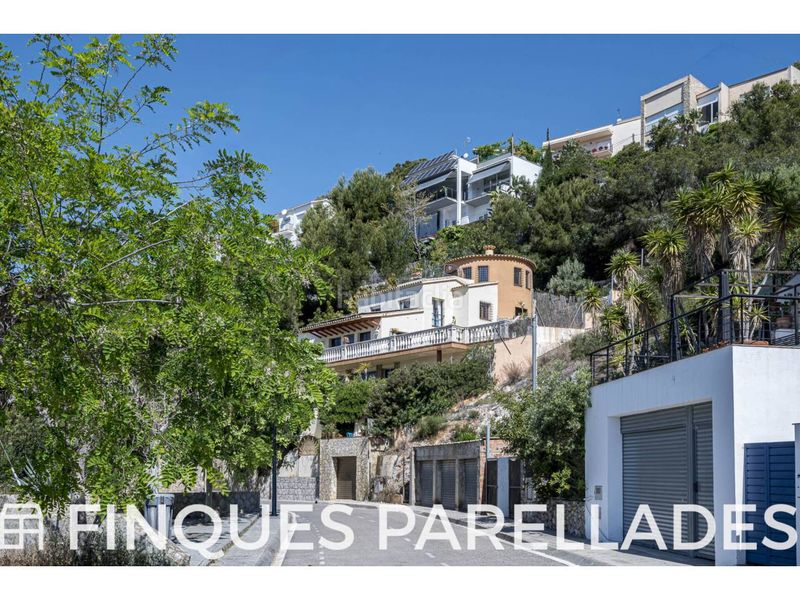 Foto 725b570f-3da4-4045-a19a-48ddffd81e6c. Casa amb aparcament piscina a Levantina - Montgavina - Quintmar Sitges