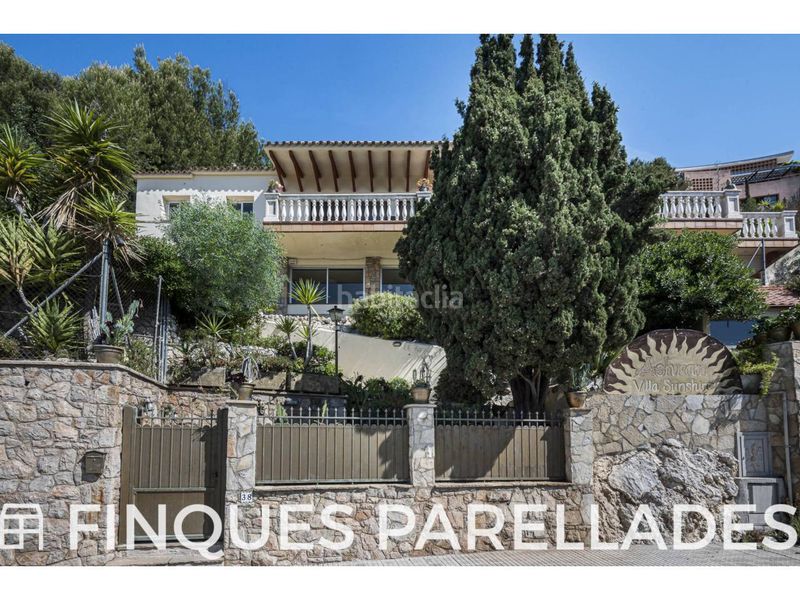 Foto bad5e9ef-9b2e-4c4e-b67f-591bbd6a3940. Casa amb aparcament piscina a Levantina - Montgavina - Quintmar Sitges