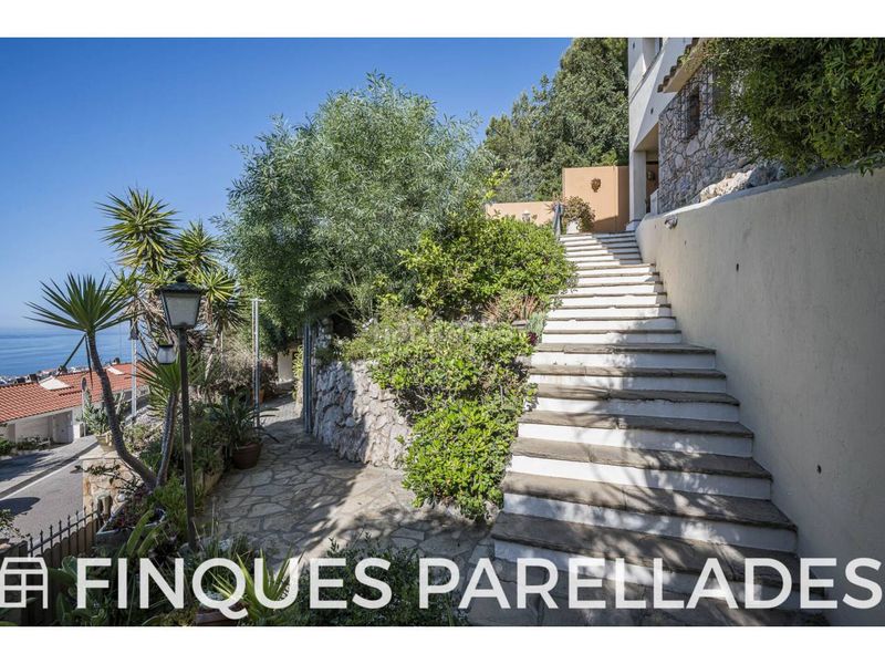 Foto d4f0722f-11e2-40a8-bcae-f2387ab952b8. Casa amb aparcament piscina a Levantina - Montgavina - Quintmar Sitges