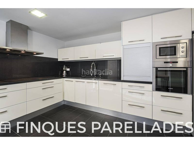 Foto ddc1a5e0-10e6-47bb-8bd5-7cb00e467fd6. Pis amb calefacció aparcament a Aiguadolç - Sant Sebastià Sitges