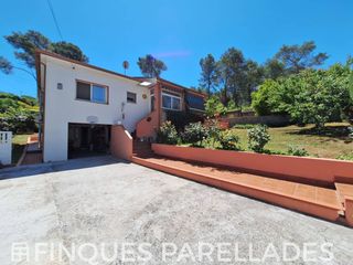 Casa a Olivella. Casa unifamiliar en mas mestre con piscina privada.