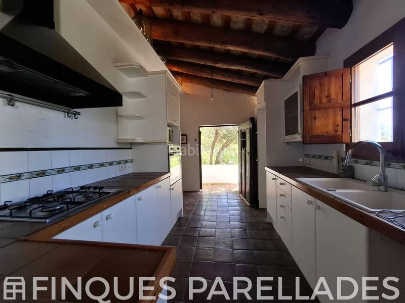 Foto 0c47c1c4-a4ce-4982-b95d-6d14a3a86e01. Casa amb aparcament a Levantina - Montgavina - Quintmar Sitges