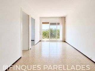 Appartement à Ametllers - Poble Sec. Gran piso luminoso esquinero con ascensor para reformar en sitge