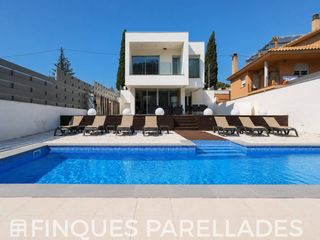 Maison à Canyelles. Moderna y exclusiva vivienda en un entorno tranquilo. urbanizaci