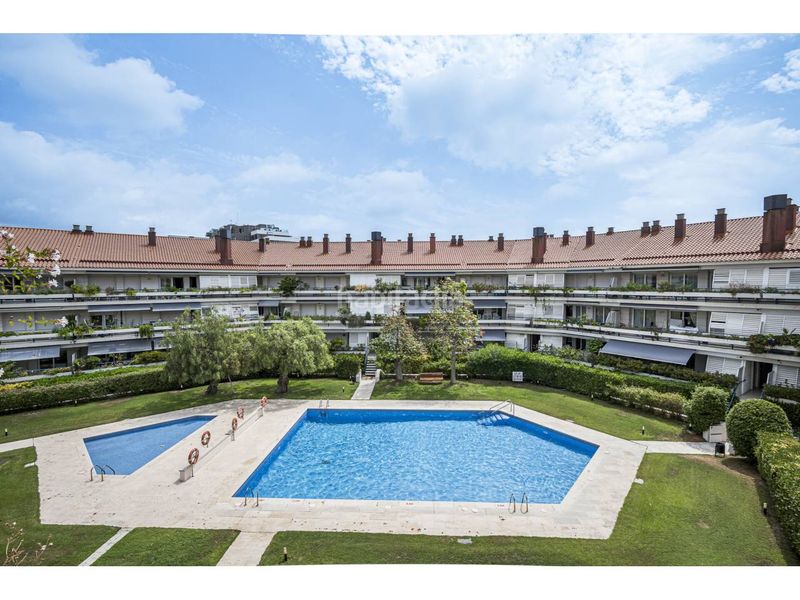 Foto 3b8f8ceb-ae28-4fa5-921e-33fc9fc99a12. Àtic amb calefacció aparcament piscina a Can Girona - Terramar - Vinyet Sitges