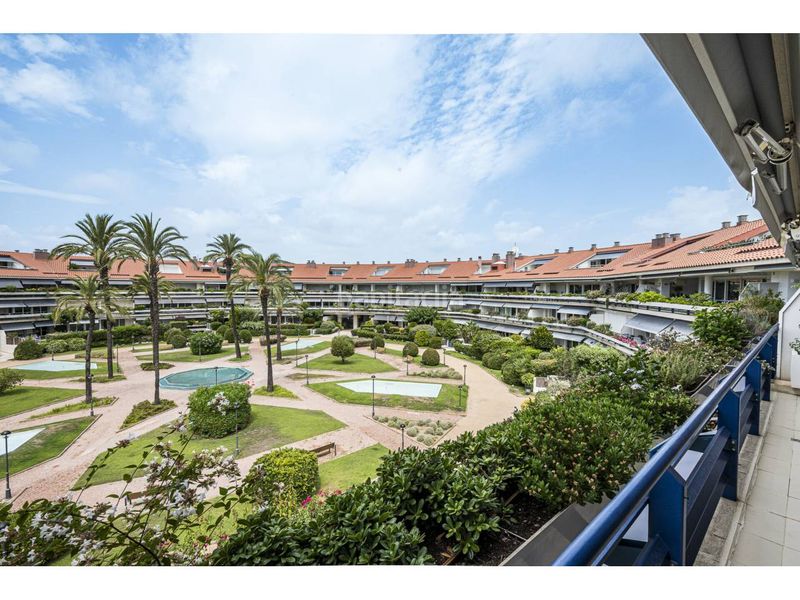 Foto e5a9dd91-4c1f-42b2-964d-726a772924f8. Àtic amb calefacció aparcament piscina a Can Girona - Terramar - Vinyet Sitges