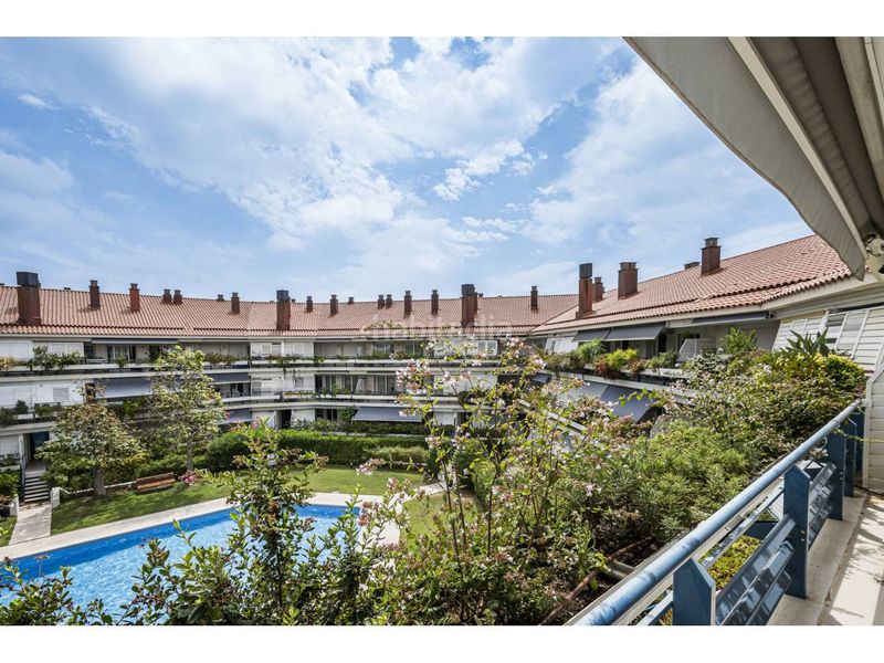 Foto f6d3eed9-f3bc-463d-9b64-a8fa9778bbd2. Àtic amb calefacció aparcament piscina a Can Girona - Terramar - Vinyet Sitges