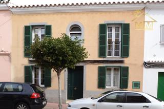 Casa  Carrer sant jordi. Casa en venta en es castell con gran patio menorca