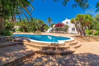 Chalet in Caserio trabaluger 72. Casa de campo en venta en menorca