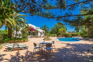 Chalet à Caserio trabaluger 72. Casa de campo en venta en menorca