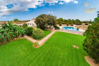 Mas à Sant Lluís-S´Ullestrar-Torret. Casa de campo en venta en sant lluis con piscina y terreno