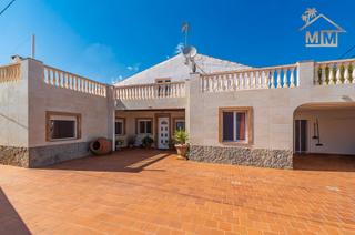 Xalet a Carrer carrero, es 22. Chalet en venta en trebaluger
